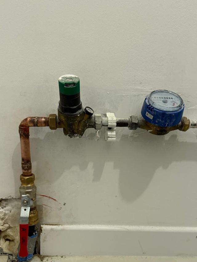 Après : arrivée d'eau en cuivre soudé, avec sa vanne d'arrêt